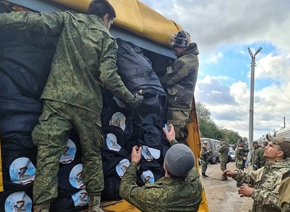 Мобилизованным жителям Волгоградской области отправили партию экипировки в зону СВО
